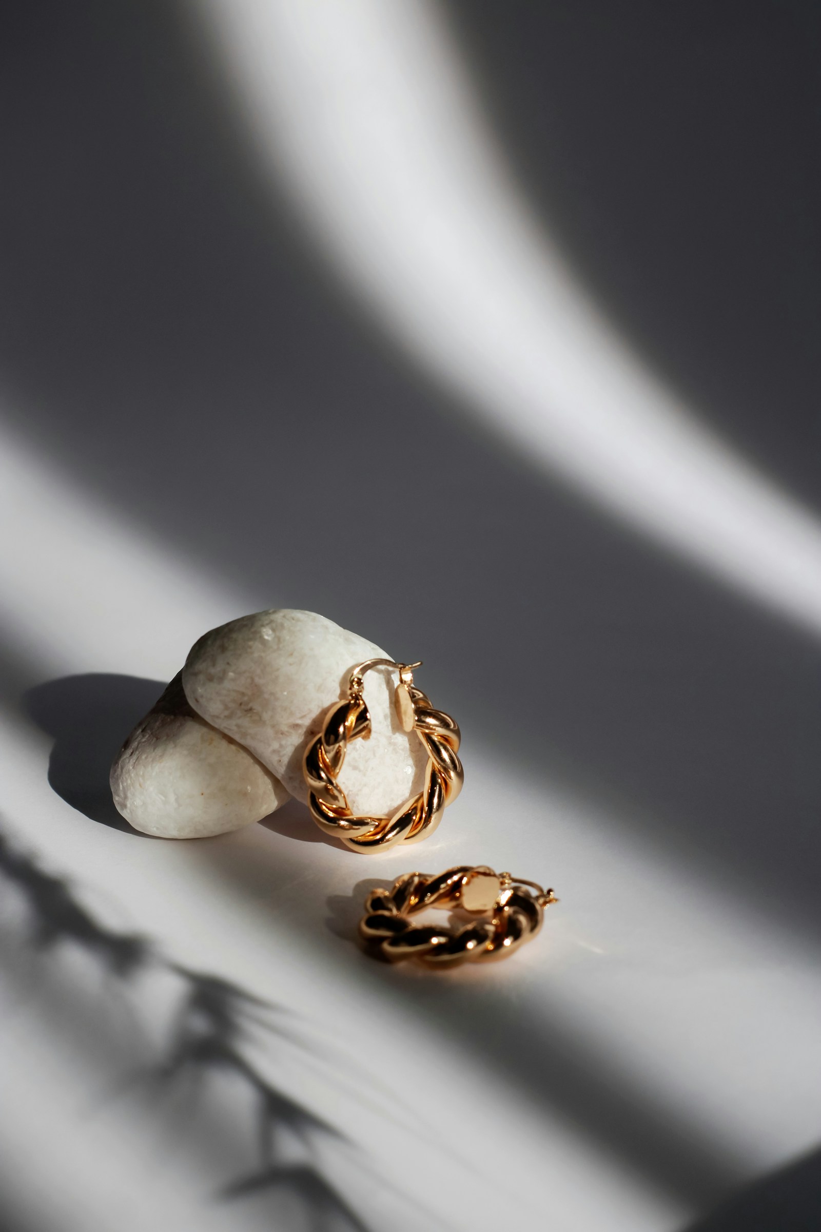 Selección de joyería dorada, fotografía de inspiración